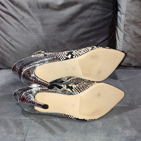 BCBG Haffi Snakeskin-Embossed Silver Heeled Ankle Booties Size 6 - Picture 3 of 9